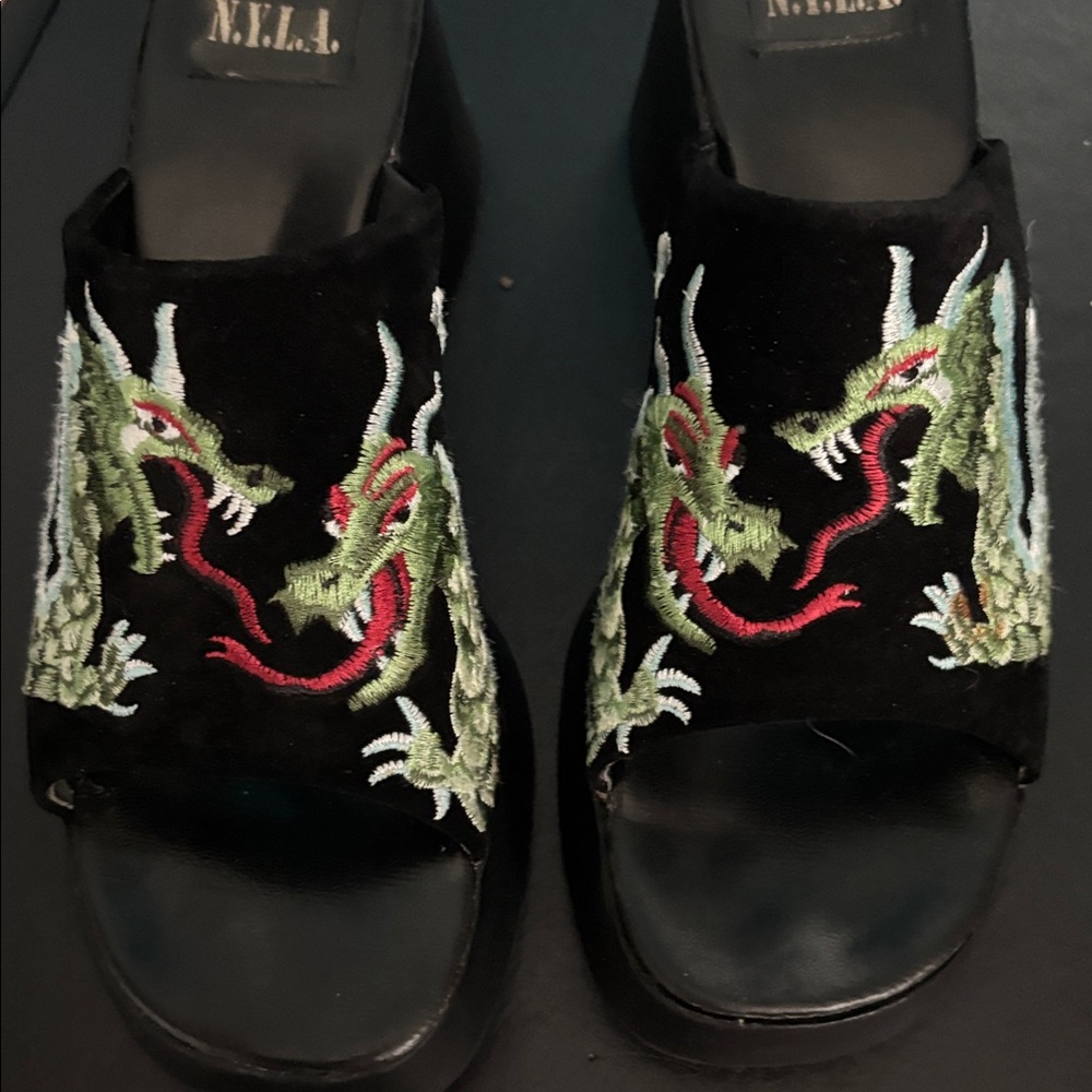 Vintage N.Y.L.A Dragon Embroidery Platforms - Picture 15 of 17